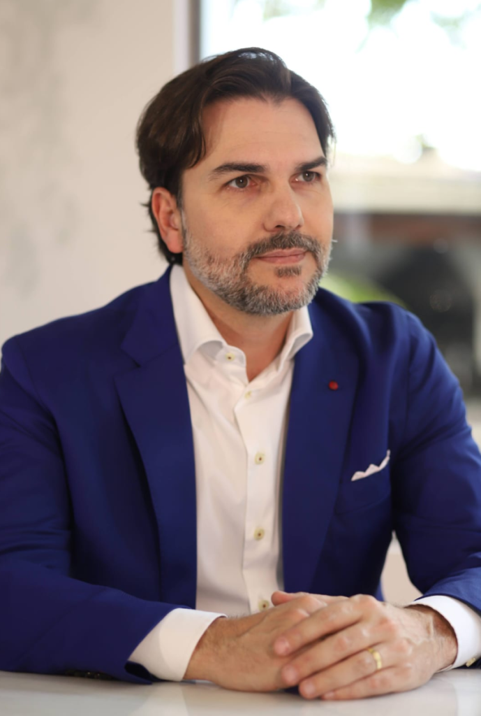 SOBRE O DR. EVANDRO FALLACI MATEUS